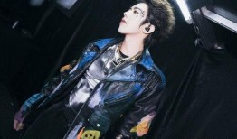 最新狗仔爆料图片高清,明星私照曝光，高清画面引发热议